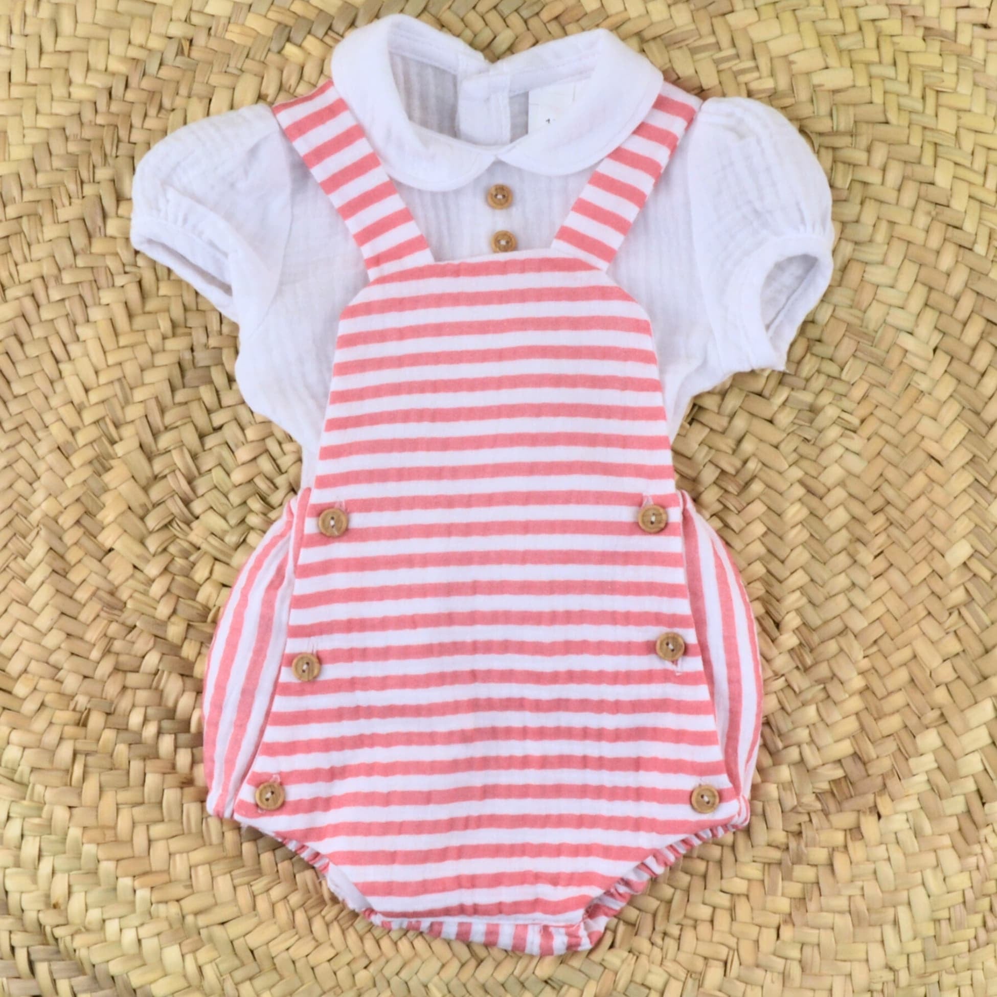 Conjunto Peto Rayas Rojas