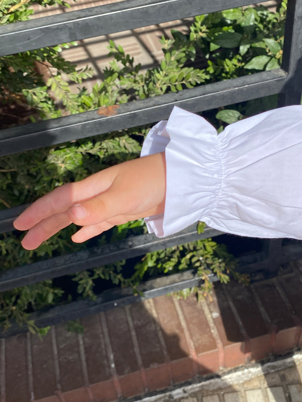 Camisa niña ribete burdeos